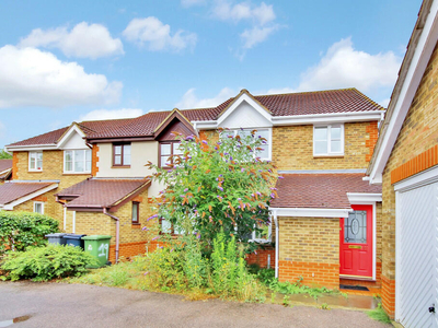 3 bedroom end of terrace house for rent in Moore Close, CB4