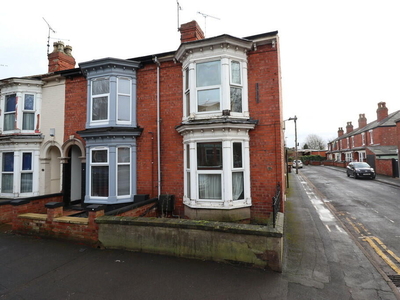 4 bedroom end of terrace house for sale in Hewson Road, Lincoln, LN1