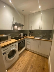 3 bedroom flat for rent in Lady Lawson Street, Tollcross, Edinburgh, EH3