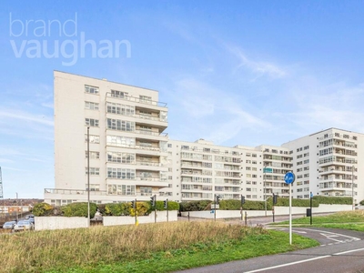 3 bedroom flat for sale in Marine Gate, Marine Drive, Brighton, East Sussex, BN2