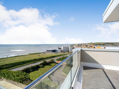 3 bedroom penthouse for sale in Marine Drive, Rottingdean, Brighton, BN2