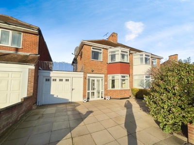 3 bedroom semi-detached house for sale in Colchester Road, Leicester, Leicestershire, LE5