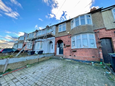 3 bedroom terraced house for sale in St. Pauls Road, Luton, Bedfordshire, LU1 3RX, LU1