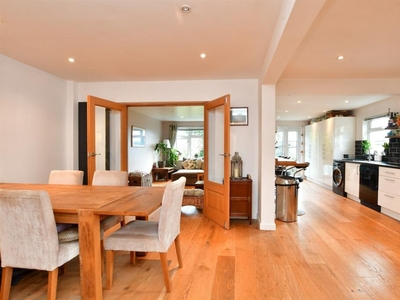 4 bedroom chalet for sale in Vernon Avenue, Woodingdean, Brighton, East Sussex, BN2