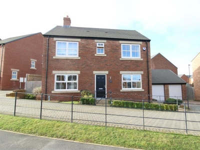 4 bedroom detached house for sale in Acorn Close, Meadow Hill, Throckley, Newcastle Upon Tyne, NE15