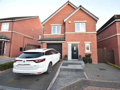 4 bedroom detached house for sale in Leicester Square, Crossgates, Leeds, LS15
