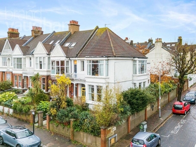 4 bedroom end of terrace house for sale in Beaconsfield Villas, Brighton, East Sussex, BN1