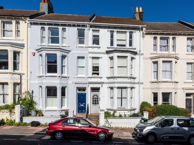 4 bedroom terraced house for sale in Roundhill Crescent, Brighton BN2 3GP, BN2