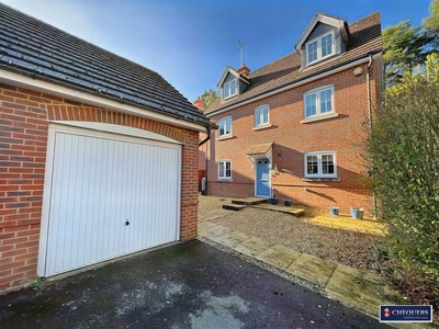 5 bedroom detached house for sale in Cowslad Drive, Chineham, Basingstoke, RG24