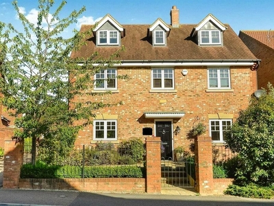 5 bedroom detached house for sale in Garwood Crescent, Grange Farm, Milton Keynes, Buckinghamshire, MK8