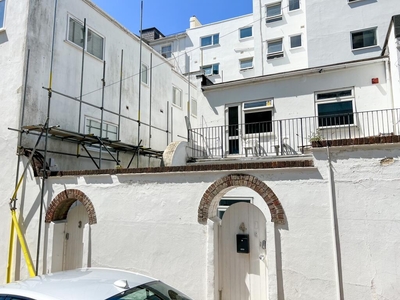 6 bedroom character property for sale in Queensbury Mews, Brighton, BN1