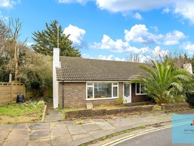 Bungalow to rent in Caisters Close, Hove BN3