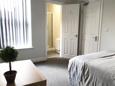 Shared accommodation to rent in Burton Avenue, Warmsworth, Doncaster DN4