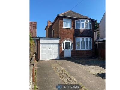 Detached house to rent in Causeway Green Road, Oldbury B68