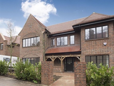 Detached house to rent in Chandos Way, London NW11