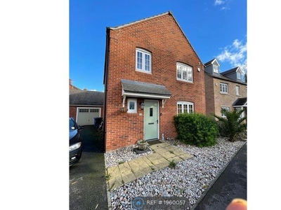 Detached house to rent in Greenell Close, Milton Keynes MK19