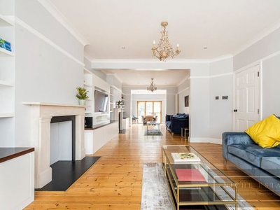 Detached house to rent in Hillcourt Avenue, London N12