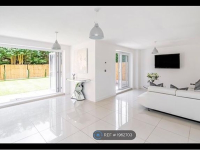 Detached house to rent in St. Bernards Road, Solihull B92