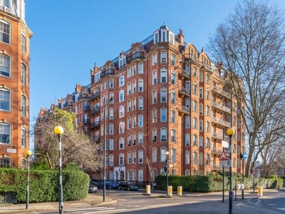 Flat for sale in Holland Park, Holland Park, London W14