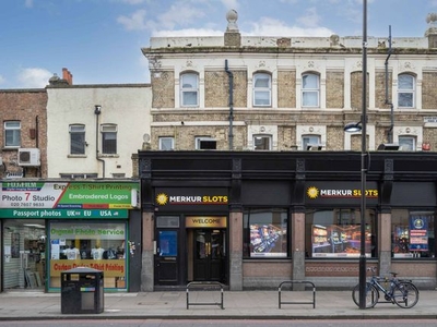 Flat for sale in Holloway Road, Islington, London N7