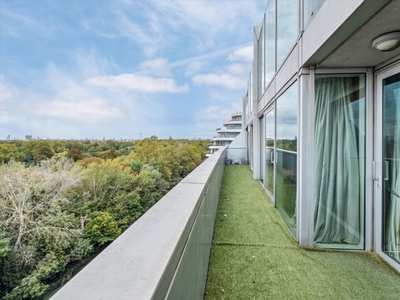 Flat for sale in The Bridge, London SW11