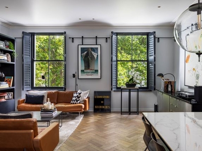 Flat for sale in Westbourne Gardens, London W2