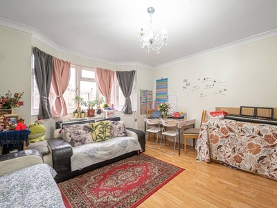 Flat in Longberrys, Cricklewood, NW2