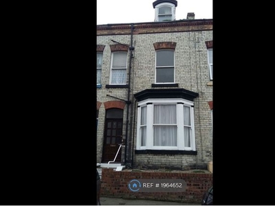 Flat to rent in Barwick Street, Scarborough YO12