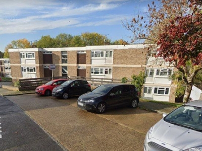 Flat to rent in Beecroft Close, Canterbury CT2
