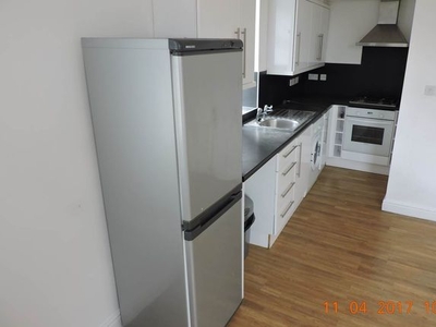 Flat to rent in Dodworth Road, Barnsley S70