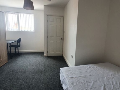 Flat to rent in Earlsdon Avenue North, Coventry CV5