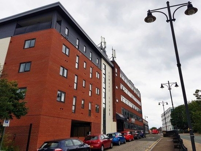 Flat to rent in Edward House, Stockport SK1