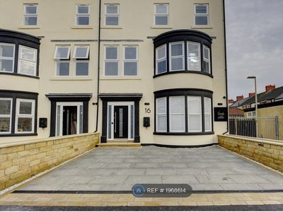 Flat to rent in Empress Drive, Blackpool FY2
