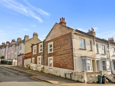 Flat to rent in Ewhurst Road, Brighton BN2