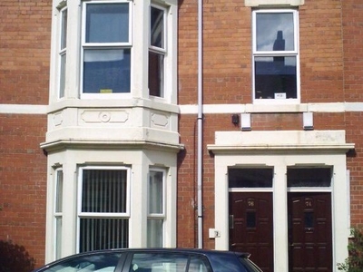 Flat to rent in Hazelwood Avenue, Jesmond, Newcastle Upon Tyne NE2