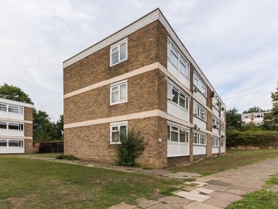 Flat to rent in Long Meadow Way, Canterbury CT2