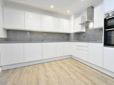 Flat to rent in Lower Addiscombe Road, Addiscombe, Croydon CR0