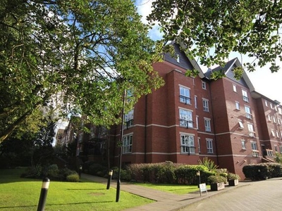 Flat to rent in New Hawthorne Gardens, Mossley Hill, Liverpool L18