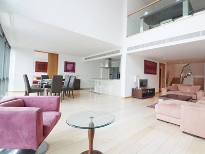 Flat to rent in No. 1 West India Quay, 26 Hertsmere Road, Canary Wharf, London E14