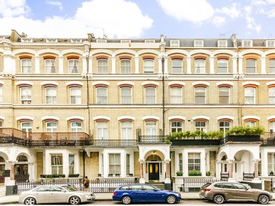 Flat to rent in Old Brompton Road, South Kensington, London SW5