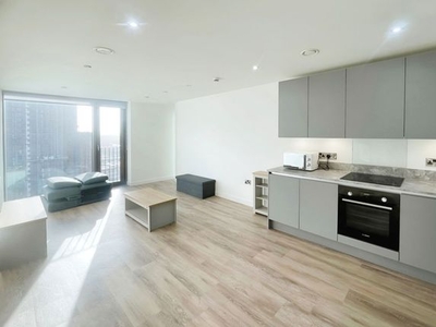 Flat to rent in Oxygen Tower, Store Street, Manchester M1