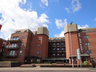 Flat to rent in Royal Court, Reading, Reading RG1