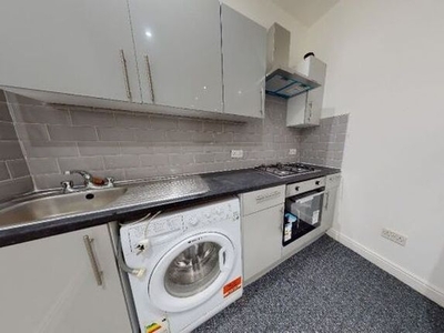 Flat to rent in St Johns Terrace, University, Leeds LS3