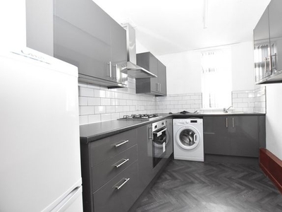 Flat to rent in Stanley Street, Tunstall ST6