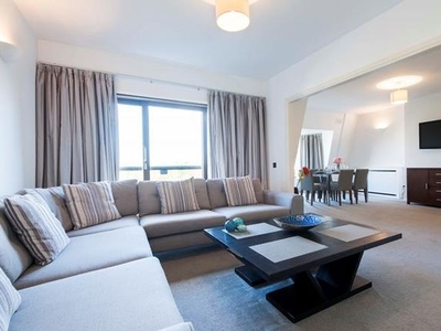 Flat to rent in Strathmore Court, St Johns Wood NW8
