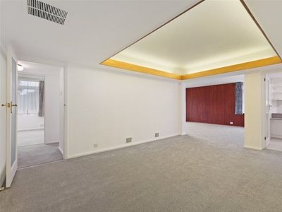 Flat to rent in The Bowls, Chigwell, Essex IG7