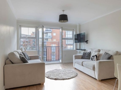 Flat to rent in Waterside Court, 101 St. Vincent Street B16