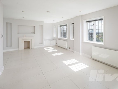 Flat to rent in Wellington Court, Wellington Road, St Johns Wood NW8