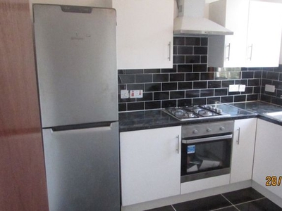 Maisonette to rent in Aldborough Road South, Ilford IG3