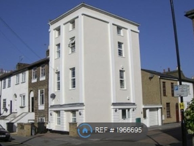Maisonette to rent in Wandle Road, Croydon CR0